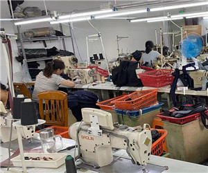 萊特服飾生產(chǎn)車間