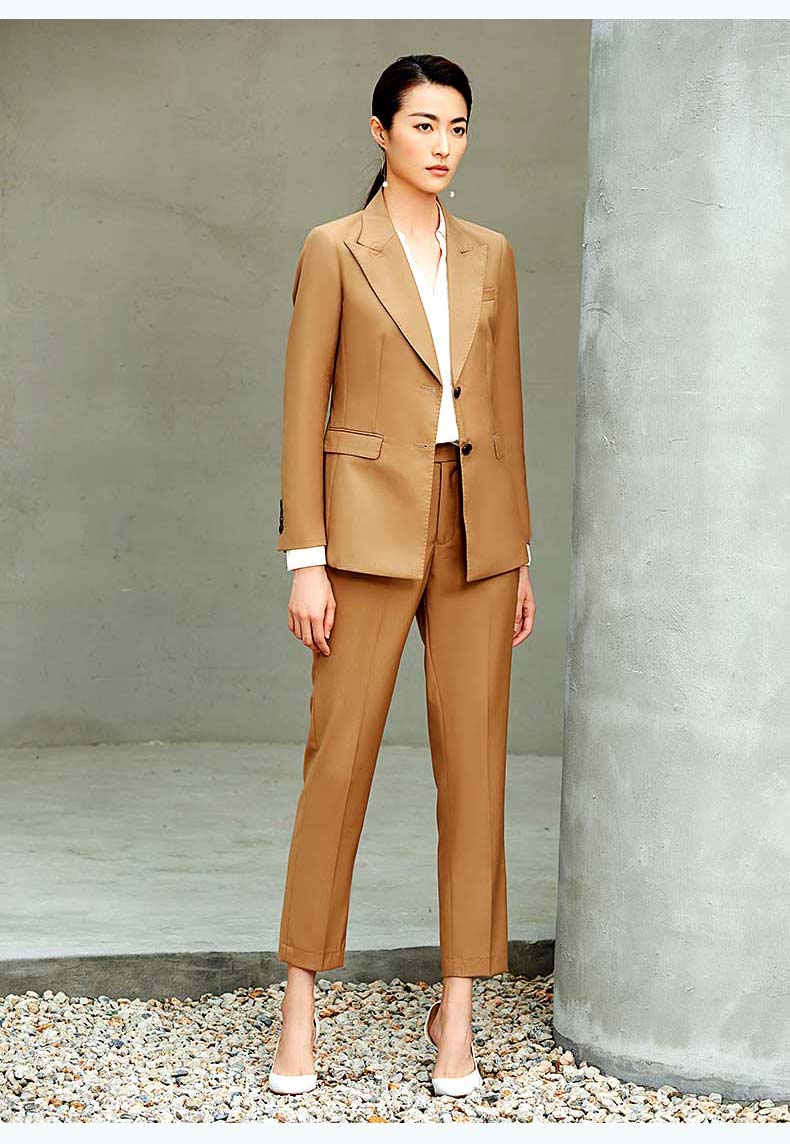 女時(shí)尚西服套裝圖片